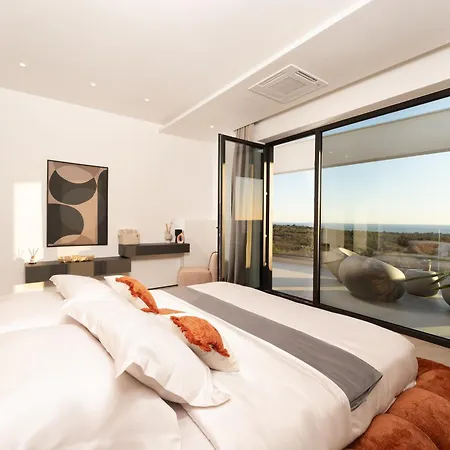 Design Diagonal - Tranquil Sea View Escape