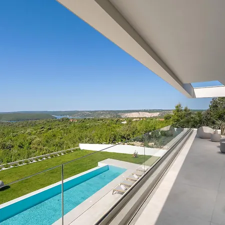Design Diagonal - Tranquil Sea View Escape