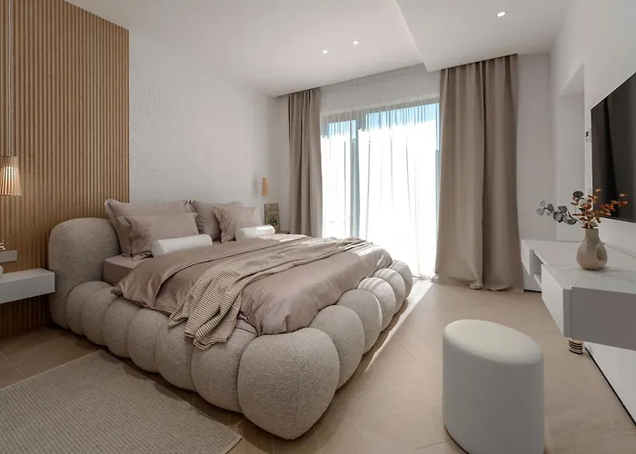 Design Diagonal - Tranquil Sea View Escape 펜션