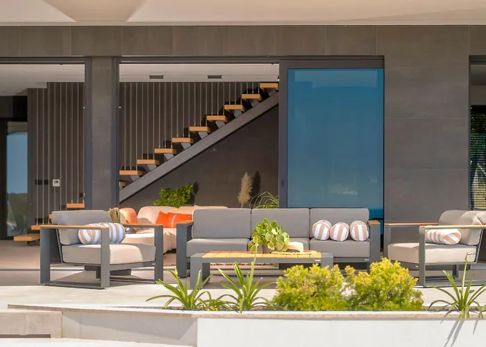 Design Diagonal - Tranquil Sea View Escape