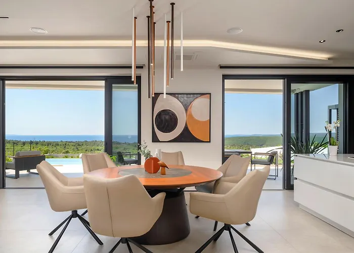 Design Diagonal - Tranquil Sea View Escape *
