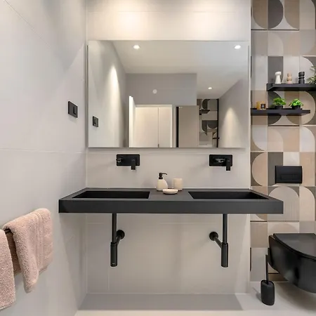 Design Diagonal - Tranquil Sea View Escape *