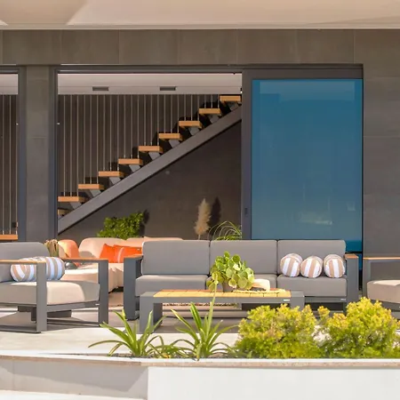 Design Diagonal - Tranquil Sea View Escape